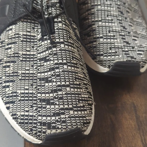 EC Boys ADIDAS Sneakers - Picture 4 of 4